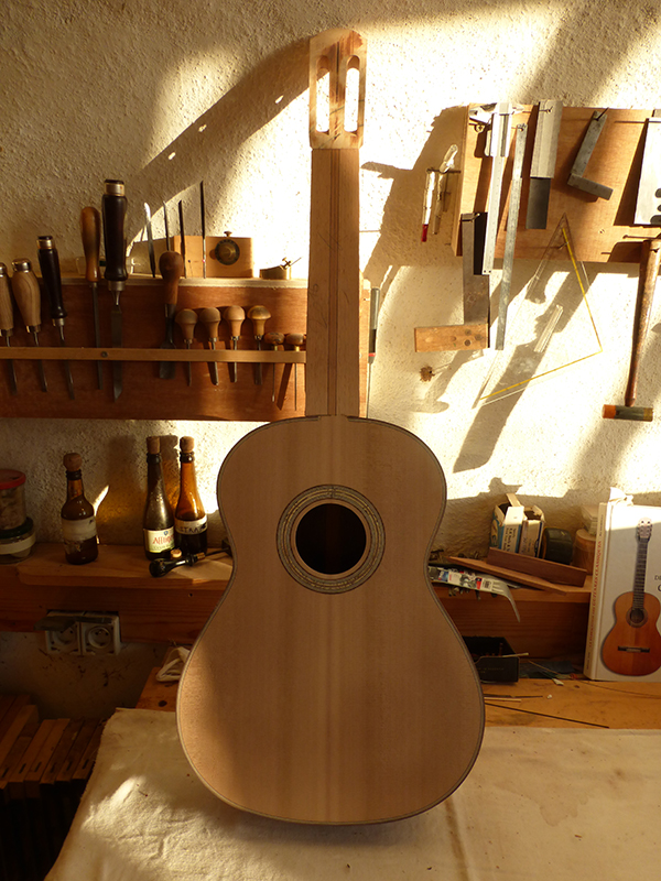 Fabrication de guitares classiques par Vincent Engelbrecht